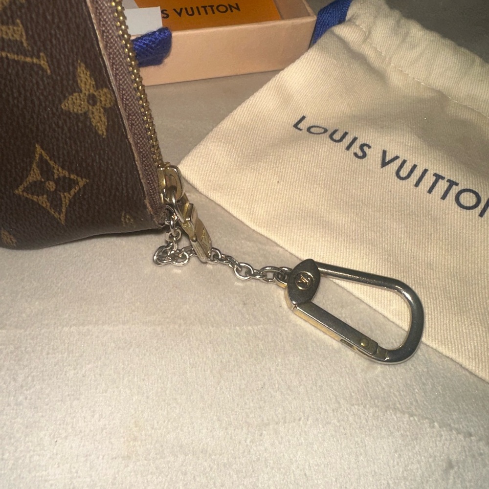 Louis Vuitton Classic Monogram Key Holder - Picture 3 of 5